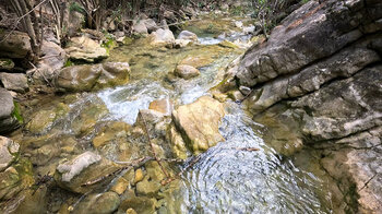 Felsen am Rio Cuadros bei Bedmar