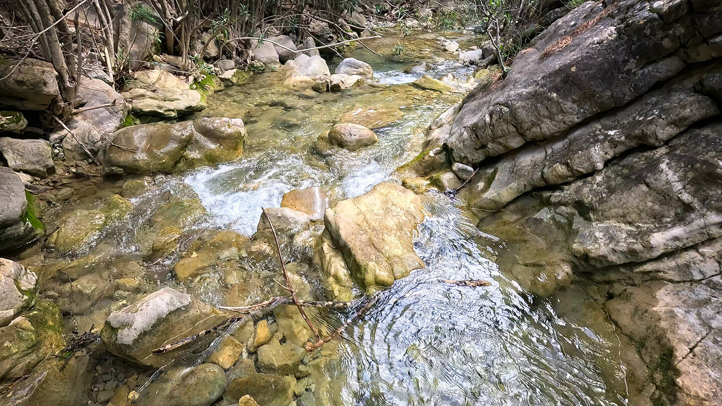 Felsen am Rio Cuadros bei Bedmar
