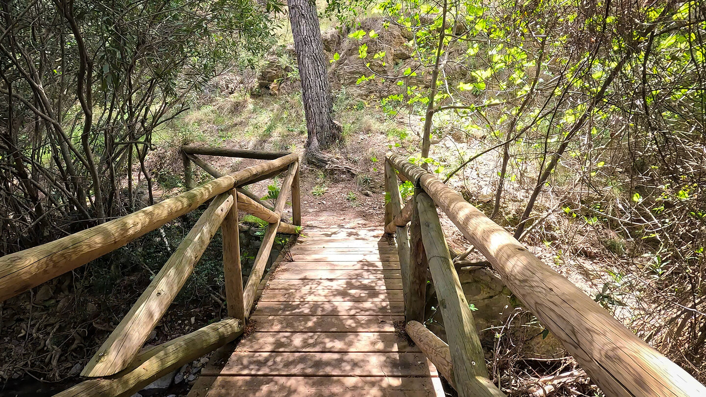 Brücke zum Caño del Aguadero über den Rio Cuadros in der Sierra Mágina