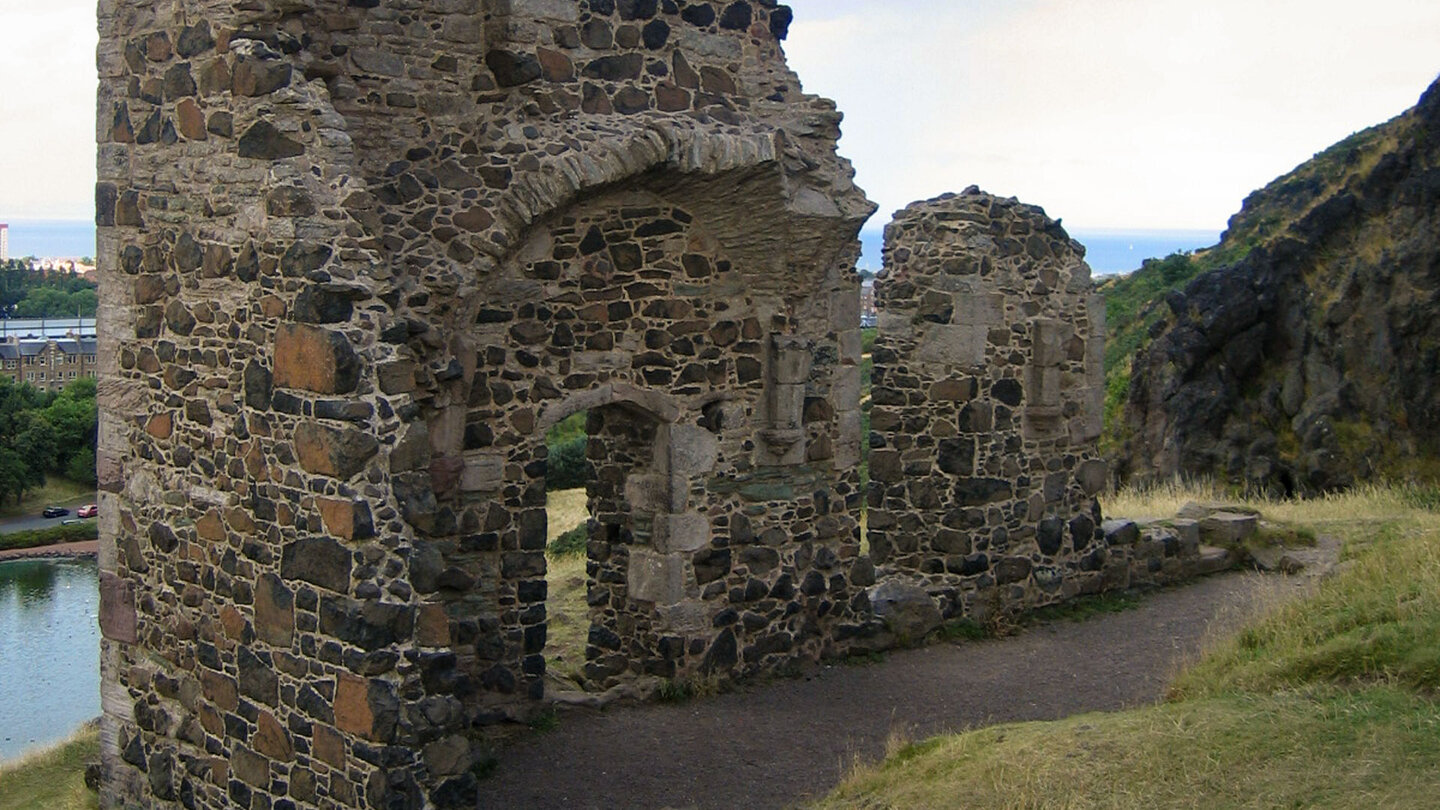 Mauern der St. Anthony’s Chapel in Edinburgh Mauern der St. Anthony’s Chapel