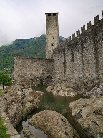 Festungsanlage der Burg Castel Grande