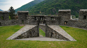 ein Zugang auf der Wehranlage des Castel Grande in Bellinzona