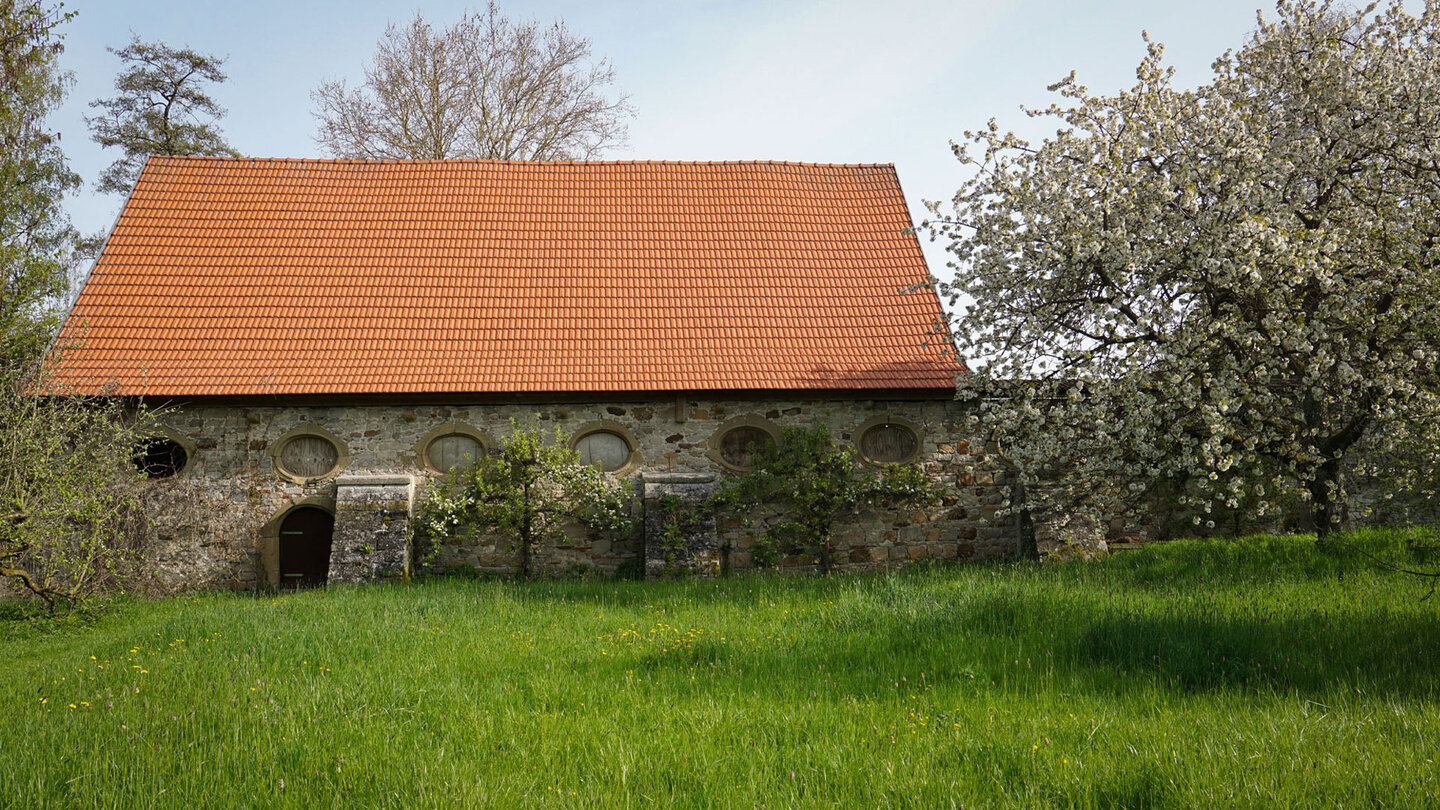 Nebengebäude im Schlossgarten des Schlosses Kleinbardorf Nebengebäude im Schlossgarten
