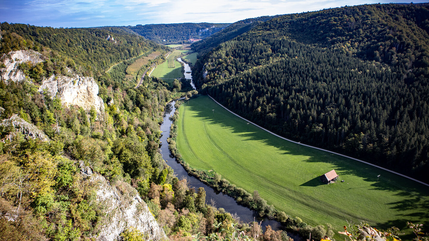 Panorama des Donautals vom Aussichtspunkt Knopfmacherfelsen