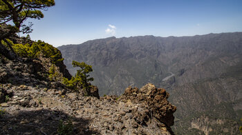 Ausblick auf den Gebirgskamm der Caldera beim Aufstieg zum Gipfel des Bejenado