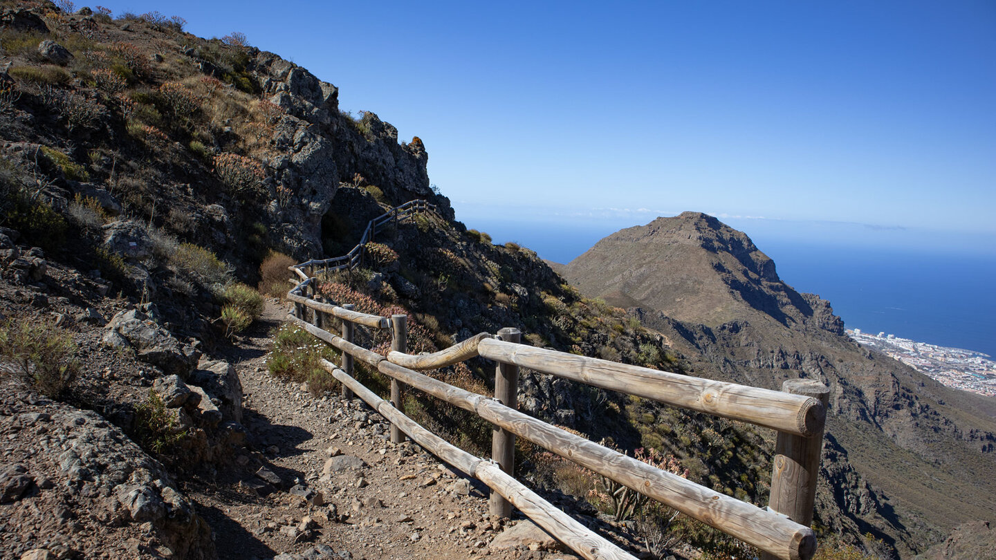 Wanderweg entlang der Flanke des Roque Imoque