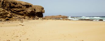 Felsklippen an der Playa de Jarugo