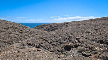Schluchten durchziehen die Küste im Ajaches auf Lanzarote