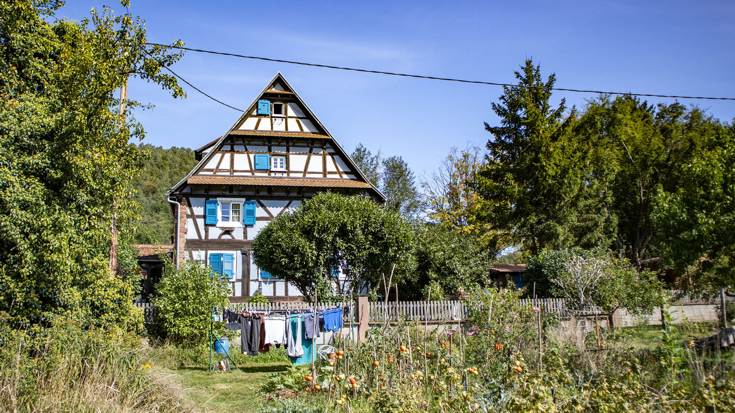 malerische Fachwerkhäuser in Obersteinbach in den Nordvogesen Fachwerkhäuser in Obersteinbach in den Nordvogesen
