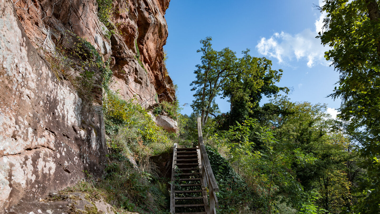 Wanderroute am Burgfels der Ruine Wasigenstein Wanderroute am Burgfels der Ruine Wasigenstein