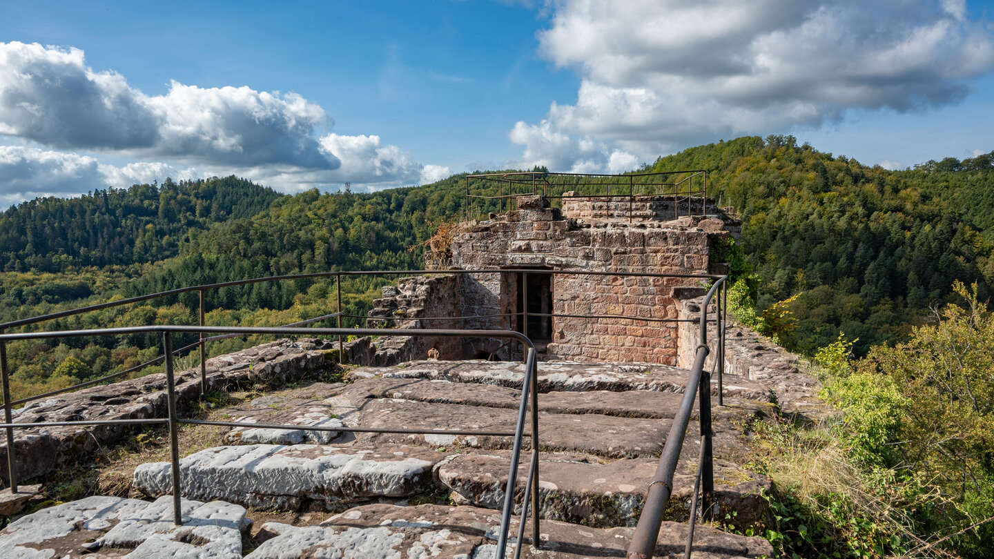 Ausblick von der Ruine Wasigenstein über Wasgau und Nordvogesen Ausblick von der Ruine Wasigenstein