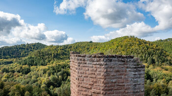 Bergfried der Burg Klein-Wasigenstein