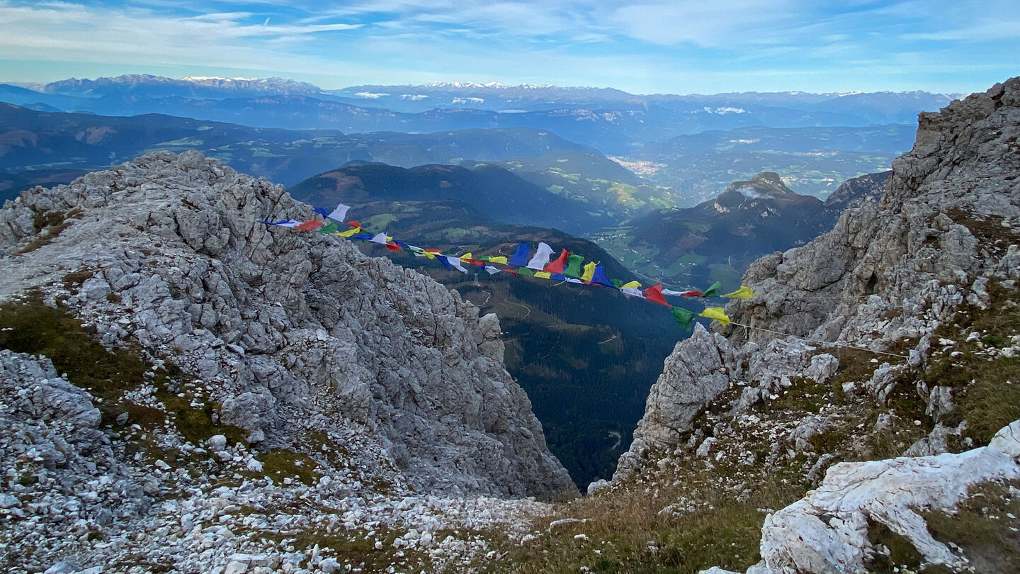 Blick in die Tiefe vom Santnerpass