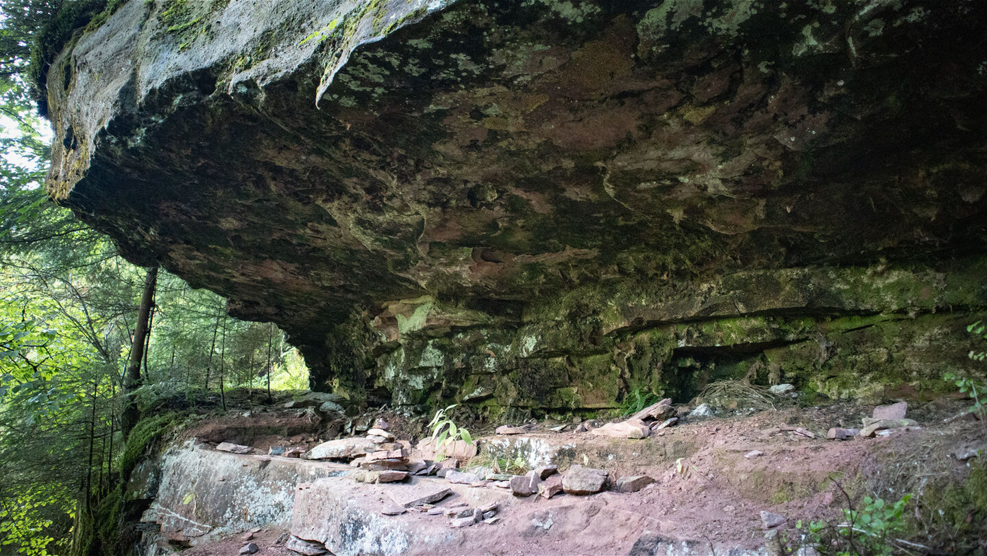 Felsüberhänge am Teufelskanzelweg Felsüberhänge am Teufelskanzelweg