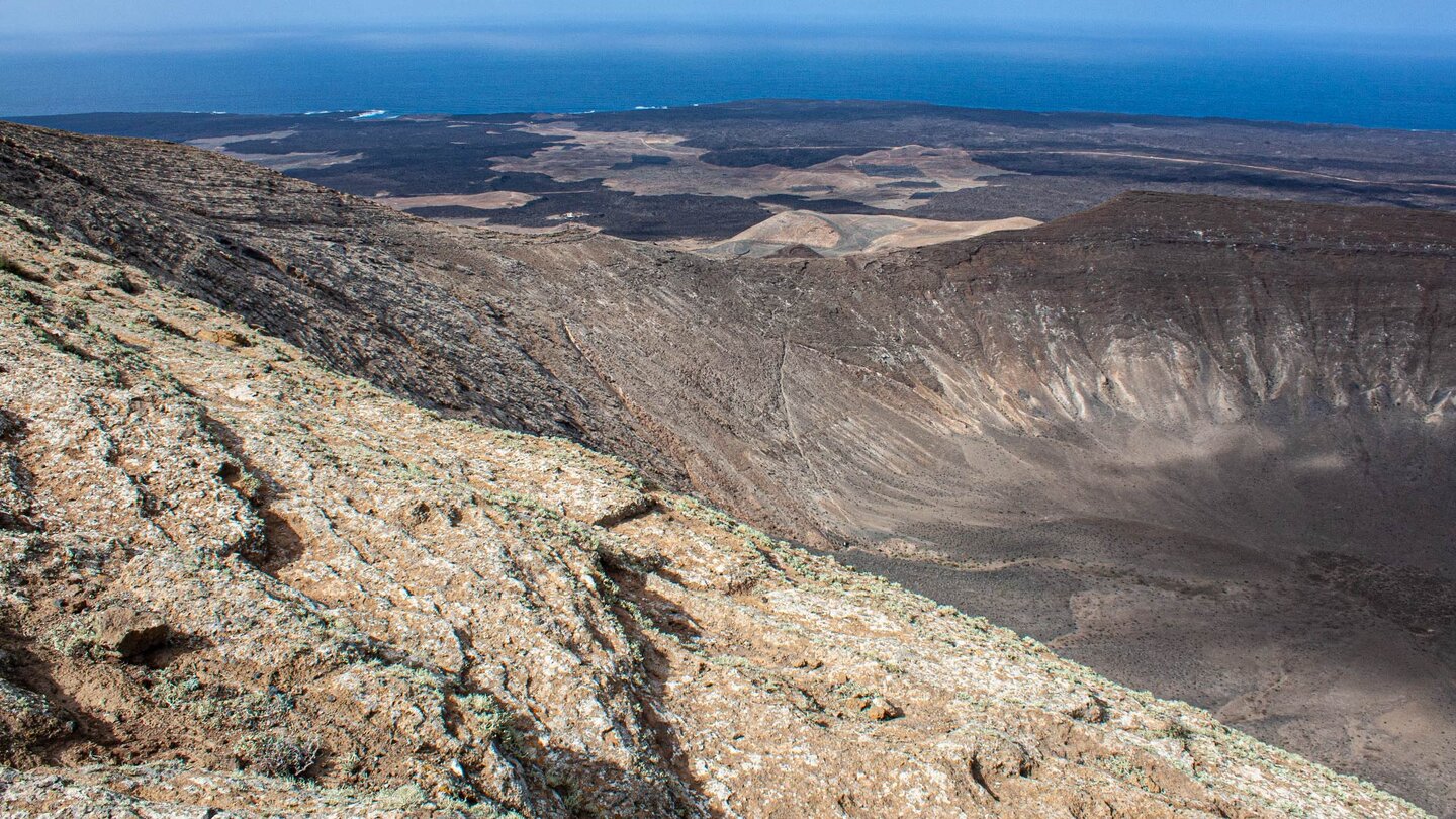 weiter Blick über den mächtigen Krater der Caldera Blanca