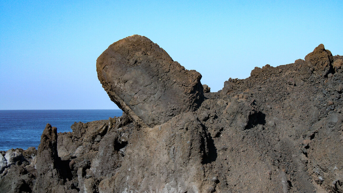 Detail einer Lavaformation an der Küste den Vulkanparks auf Lanzarote Detail einer Lavaformation