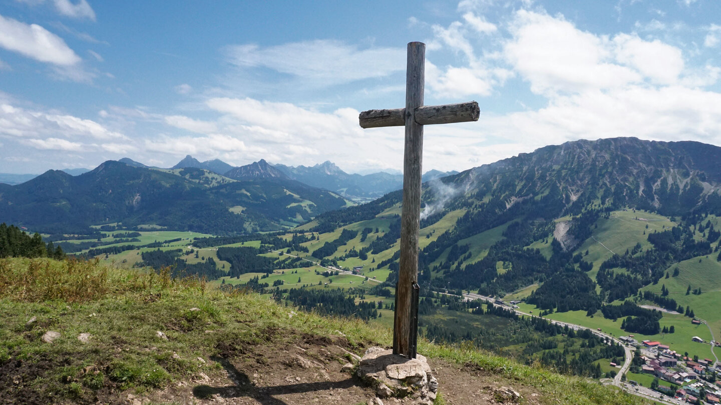 Ausblick am Gipfelkreuz des Ornach Ausblick am Gipfelkreuz des Ornach