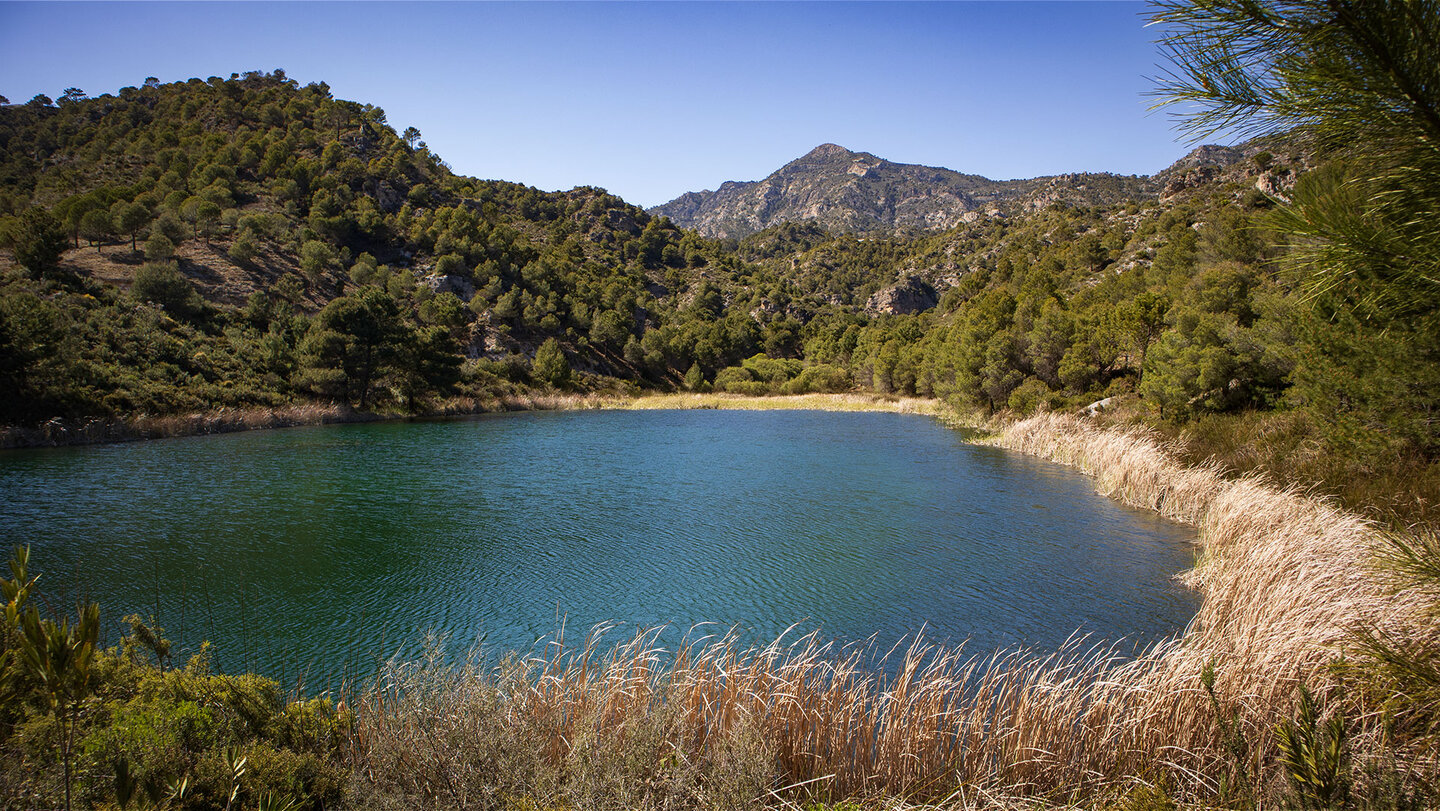 Wanderung am Stausee Embalse de la Cueva de Funes bei Granada in Andalusien Wanderung am Stausee Embalse de la Cueva de Funes bei Granada in Andalusien