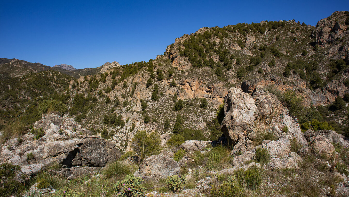 Felsenlandschaft im Barranco del Pito im Naturpark Sierras de Tejeda, Almijara y Alhama bei Granada Felsenlandschaft Barranco del Pito - Naturpark Sierras de Tejeda, Almijara y Alhama bei Granada