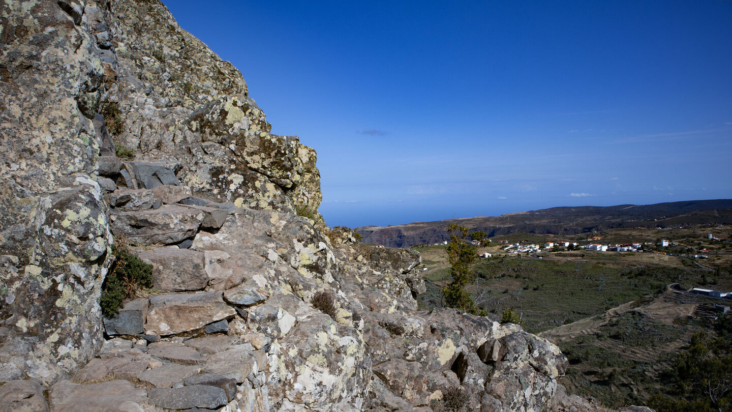 Blick vom Felssteig am Fortaleza auf den Ort Chipude
