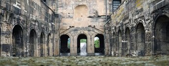 Blick auf die Bogengänge in der Porta Nigra in Trier Blick auf die Bogengänge in der Porta Nigra
