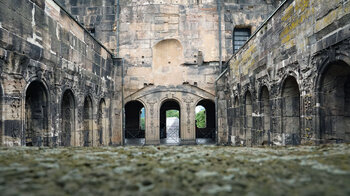 Blick auf die Bogengänge in der Porta Nigra