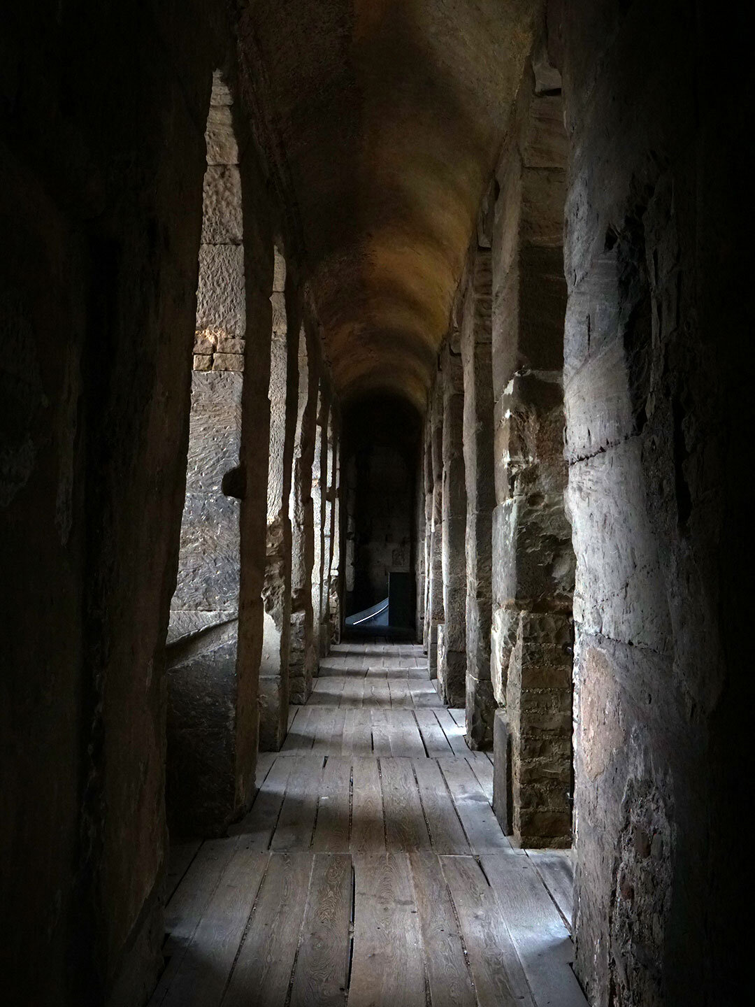 Blick in einen Seitengang in der Porta Nigra