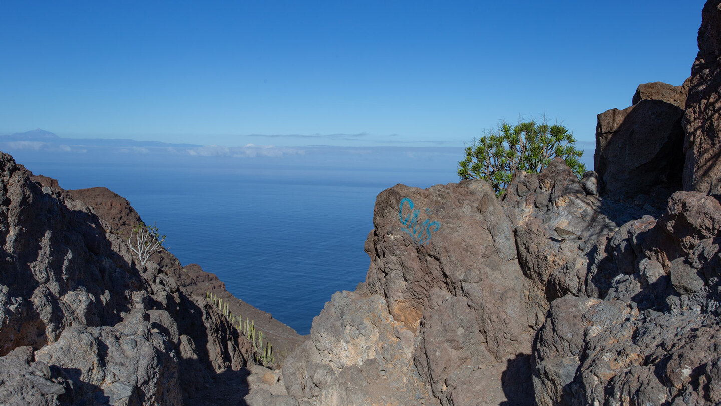 die Silhouette des Teide hinter der Degollada de Aguasabina