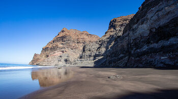 Steilklippen an der Playa de Güigüí Chico