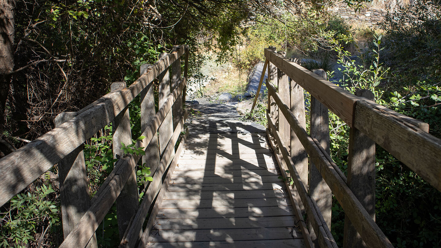 Holzbrücke am Ausgangspunkt der Wanderung - Barranco San Juan Holzbrücke am Barranco San Juan