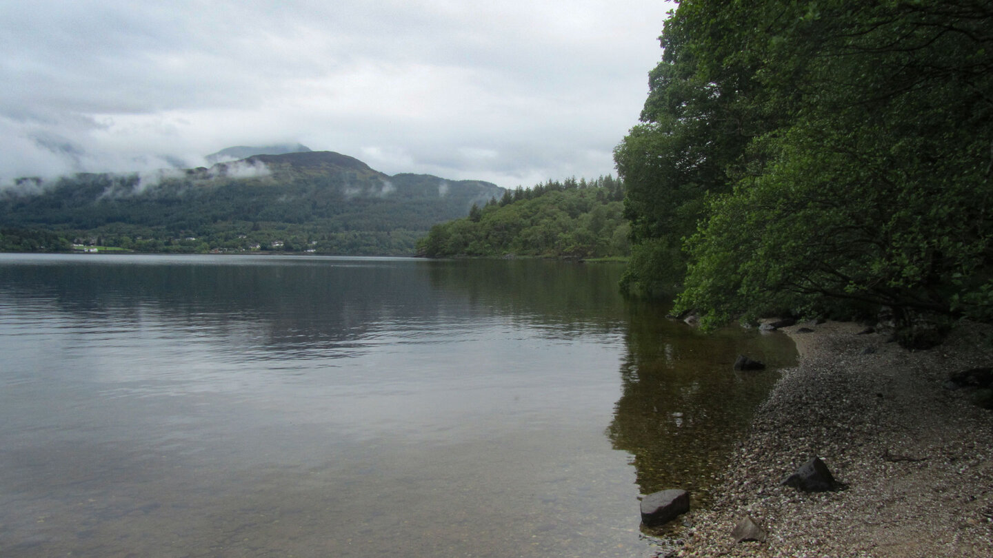 Kiesstrand am Loch Lomond