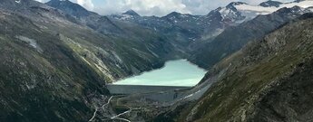 Blick auf den gewaltigen Stausee Mattmark