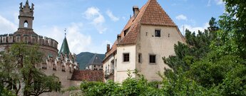 Blick auf Engelsburg und Kloster Neustift bei Brixen