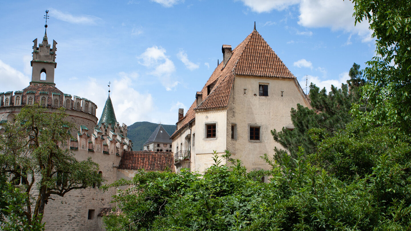 Blick auf Engelsburg und Kloster Neustift bei Brixen Blick auf Engelsburg und Kloster Neustift bei Brixen