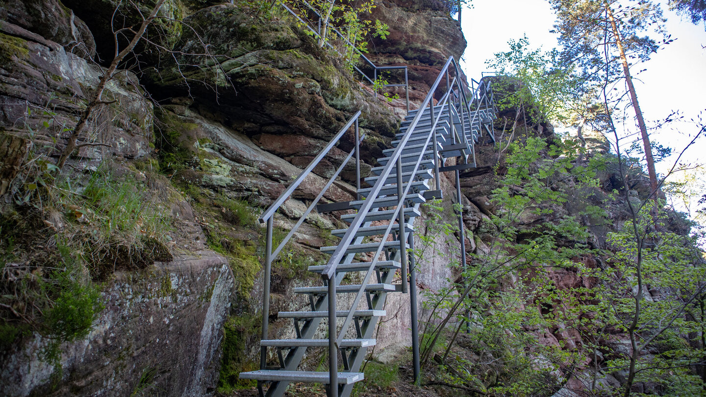 Metalltreppe auf die Burg Backelstein