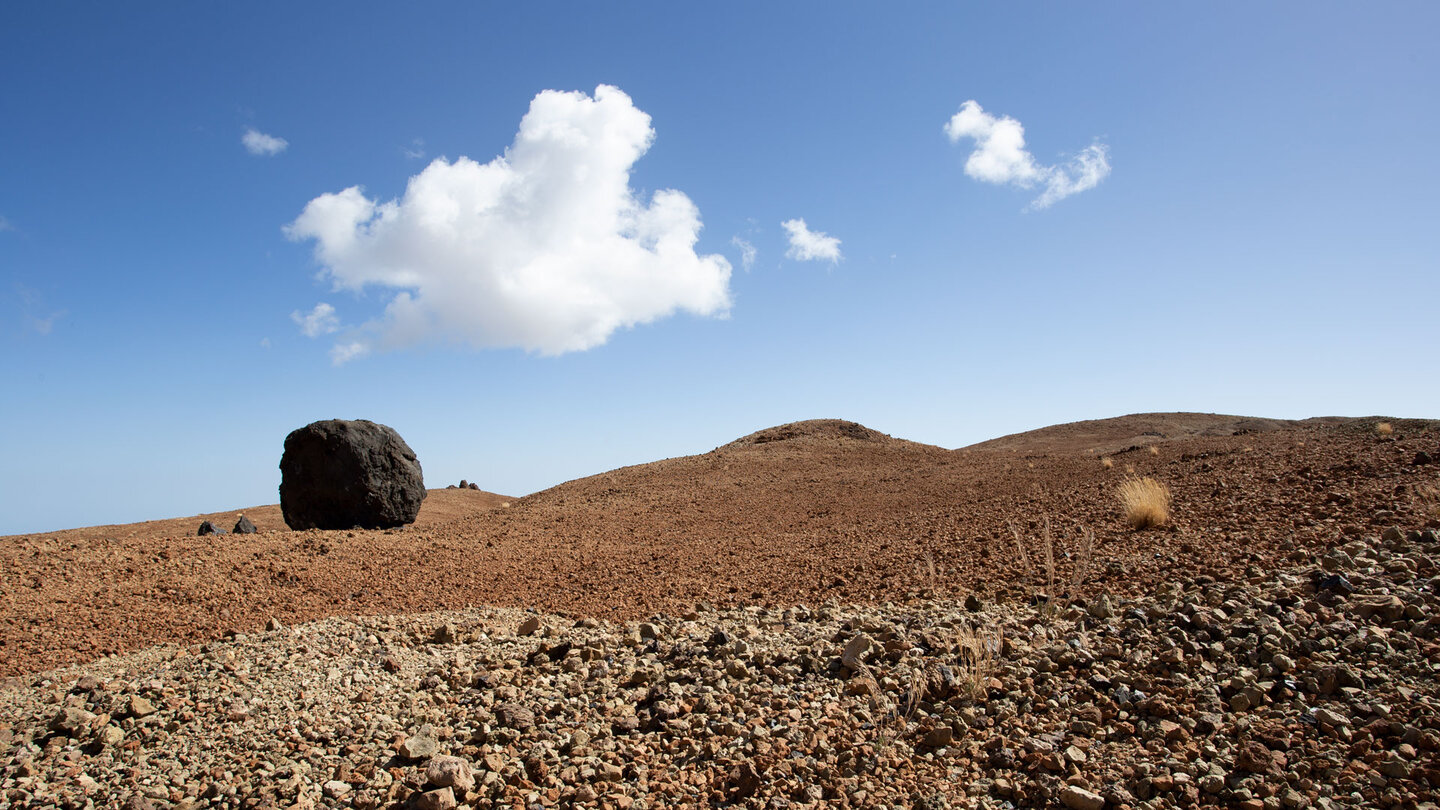 Bimssteinfelder entlang des Wanderweges zum Montaña Blanca im Teide Nationalpark