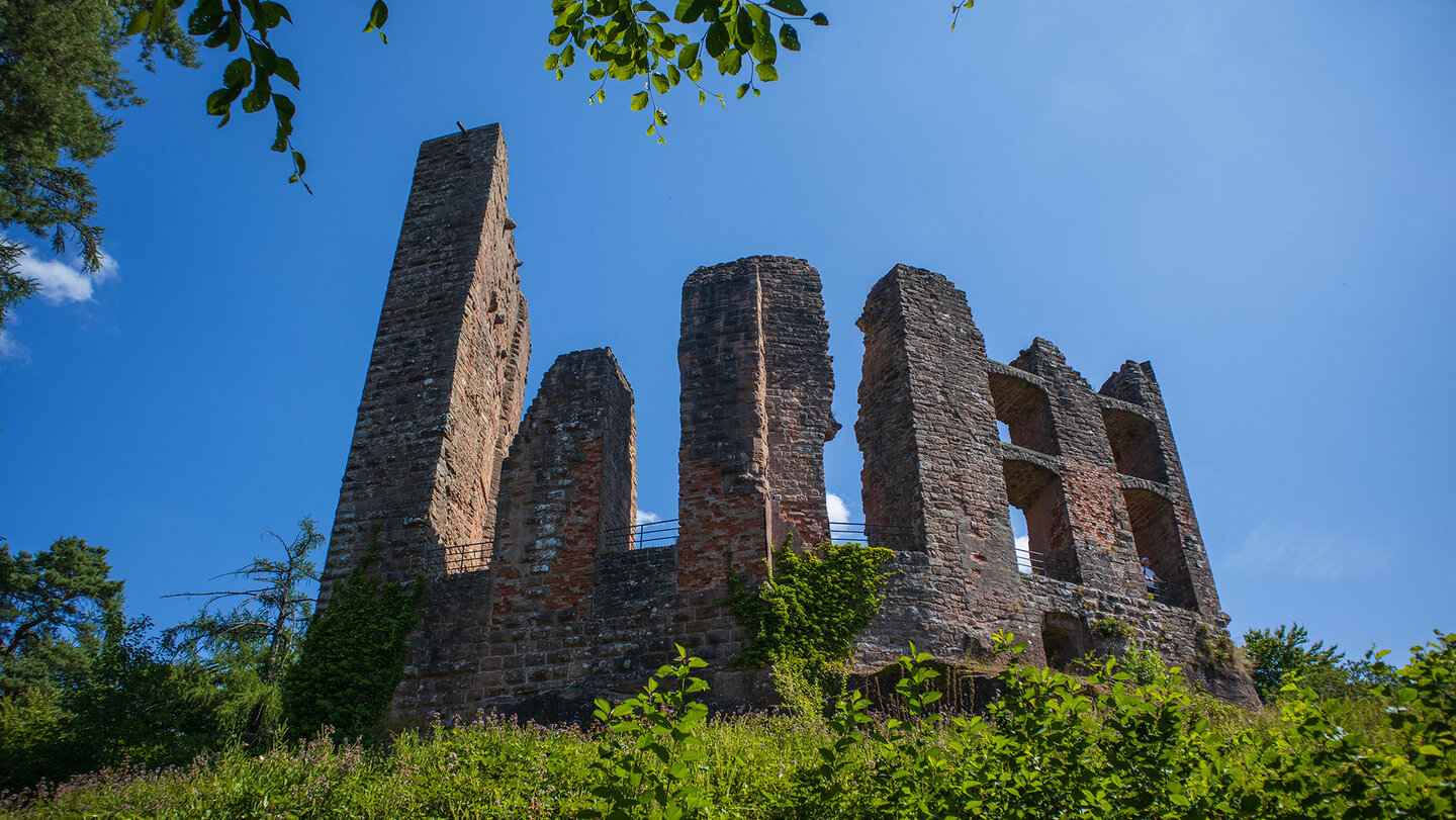 die Ruine der Burg Ramburg bei Ramberg im Wasgau Ruine der Burg Ramburg im Wasgau