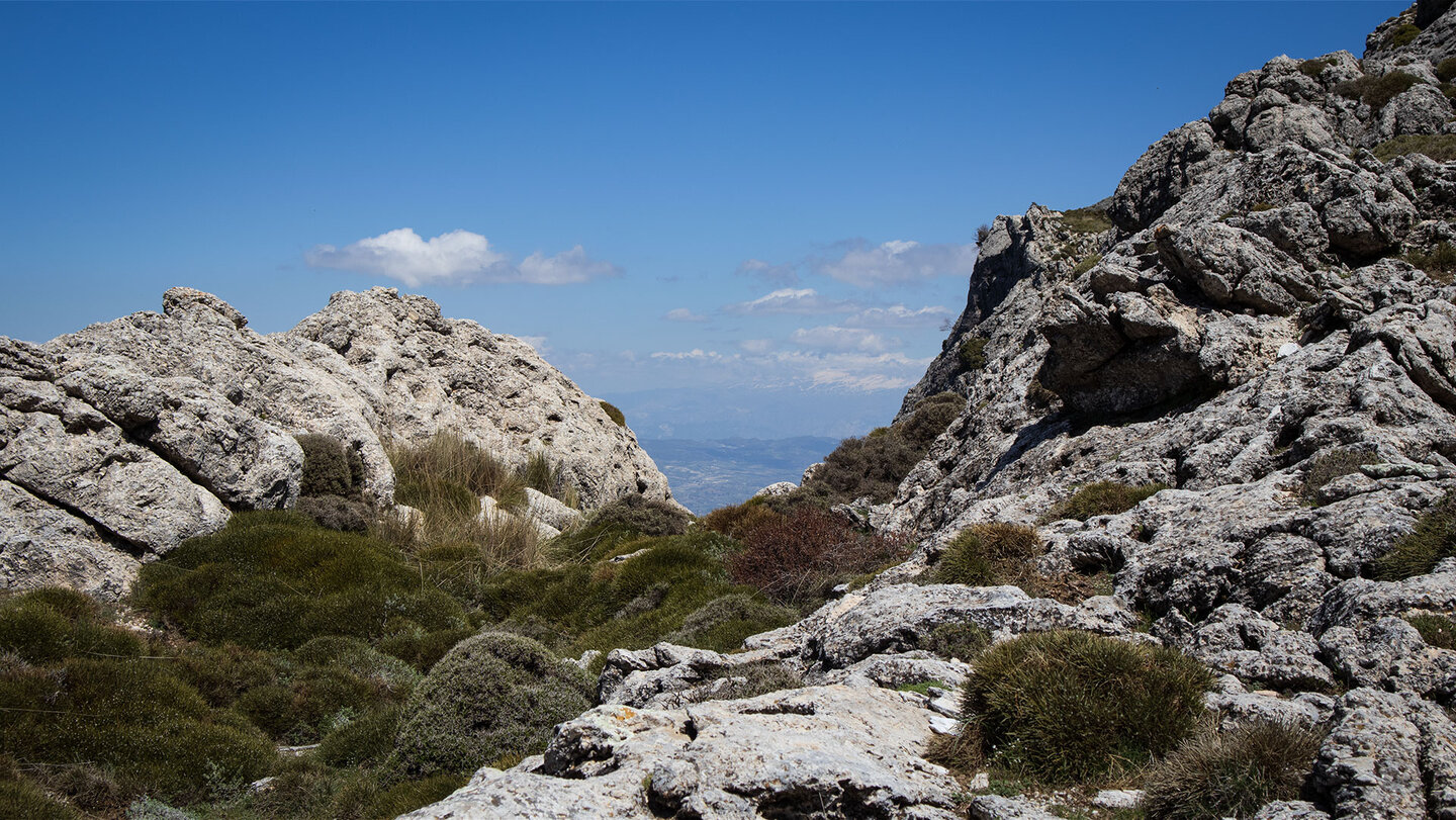 Felslandschaft am La Maroma oder Pico Tejeda in Malaga Felslandschaft am La Maroma oder Pico Tejeda in Malaga