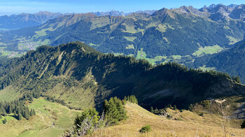 Panorama vom Walmendinger Horn - Blick auf den Heuberggrat