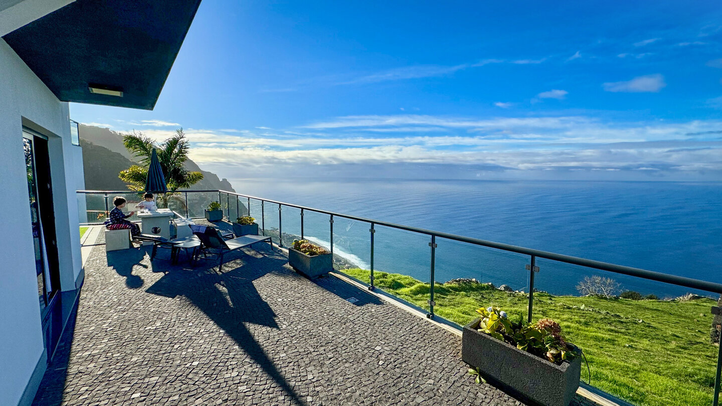 grandioser Ausblck auf den Ozean von den OurMadeira – Sunset Cliff Villas auf Madeira grandioser Ausblck auf den Ozean von den OurMadeira – Sunset Cliff Villas