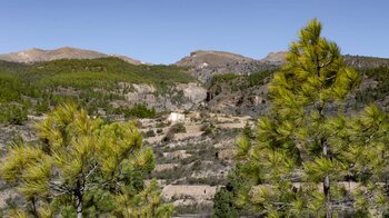 Blick vom Wanderweg auf die Caldera Randberge