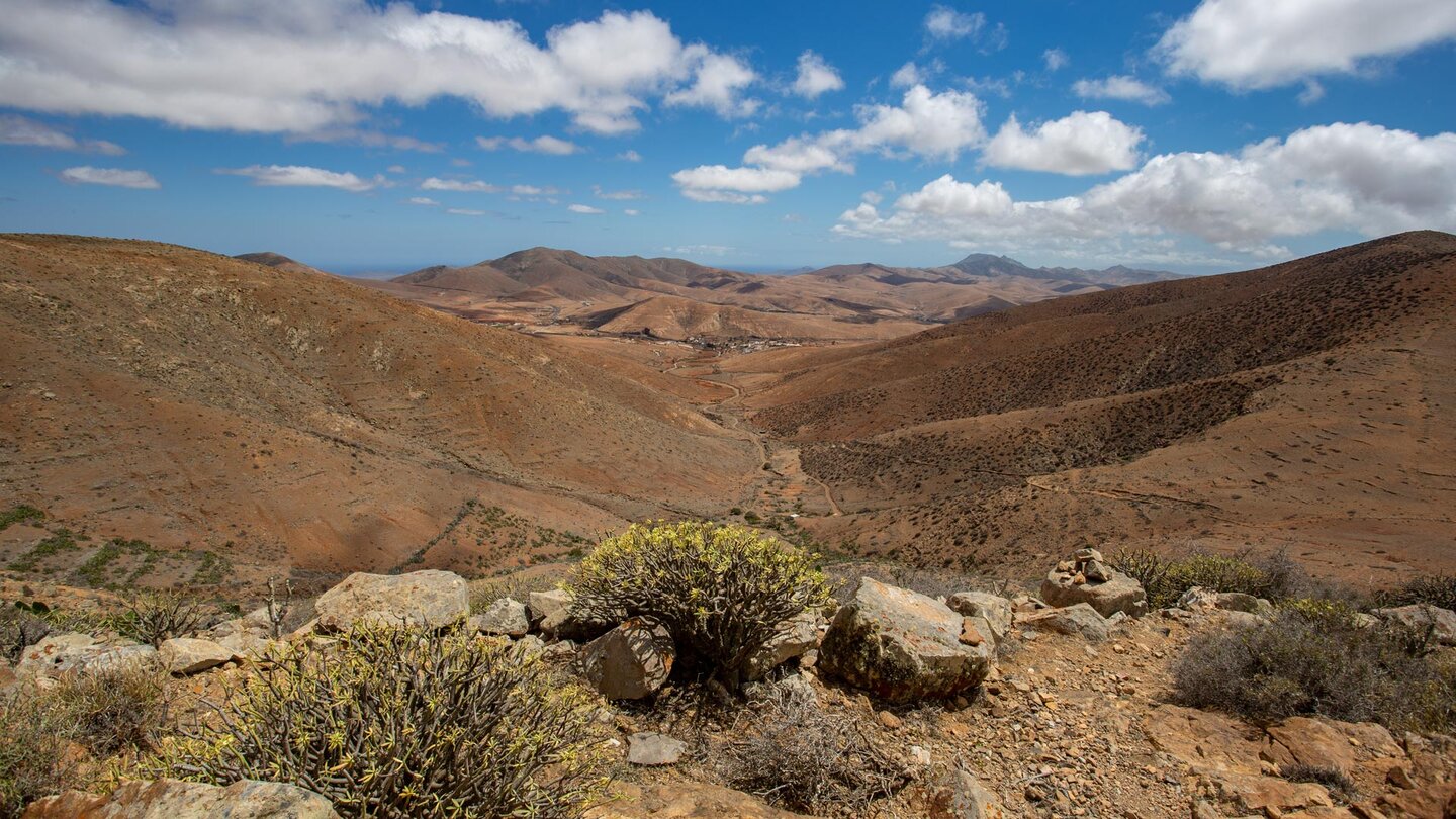 Blick über das Tal des Barranco de Teguereyde bis Toto