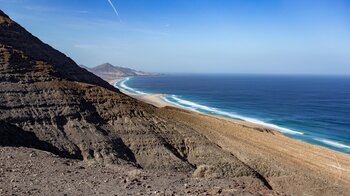 Blick zur Südspitze Fuerteventuras entlang der Playa de Cofete