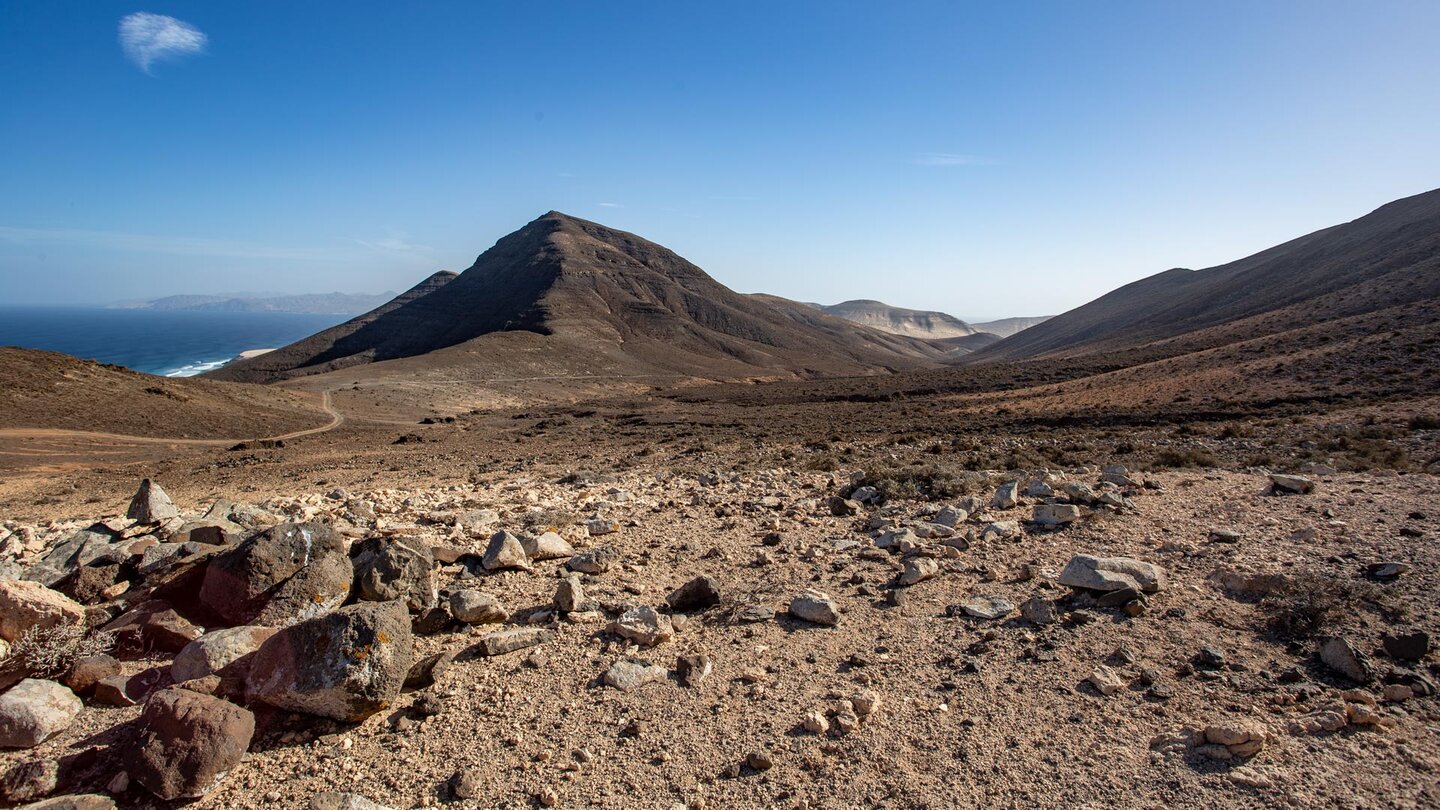 Blick auf den Wanderweg mit dem Morro de la Cagada