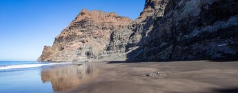 die nördlichen Felsklippen an der Playa de Guguy auf Gran Canaria