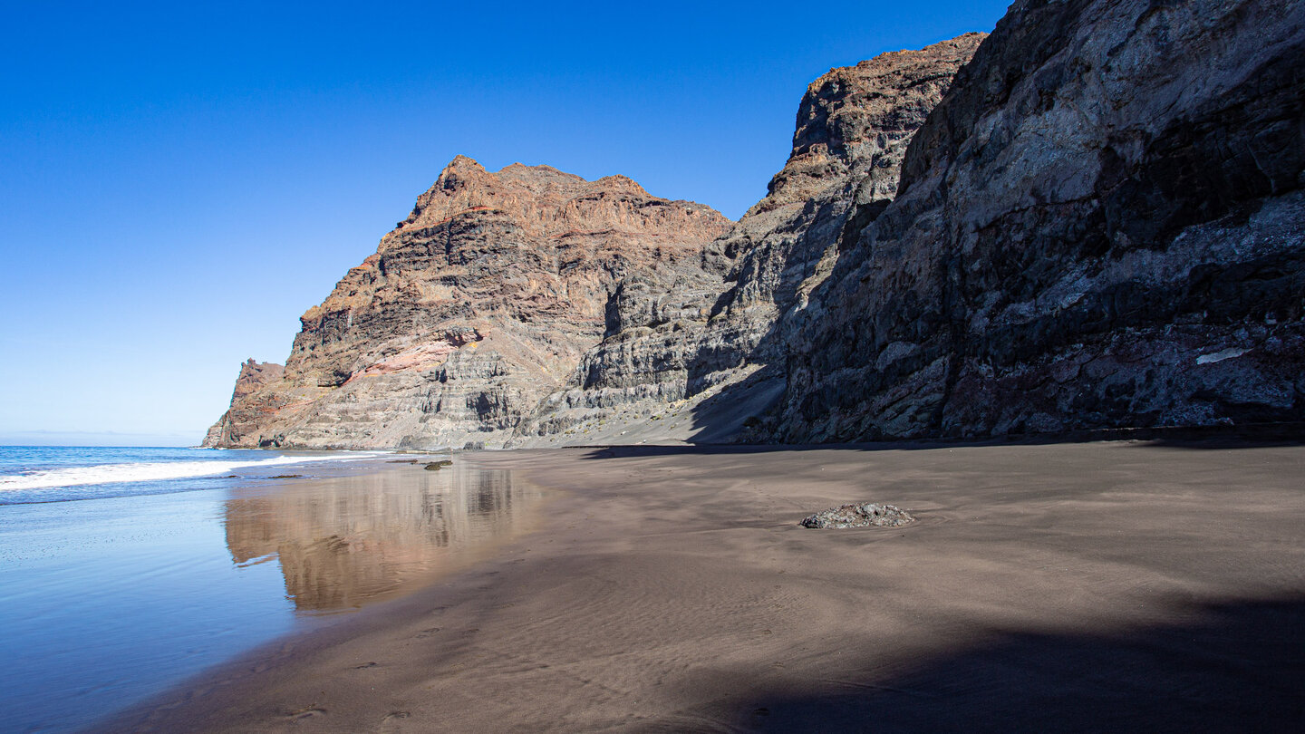 die nördlichen Felsklippen an der Playa de Guguy auf Gran Canaria