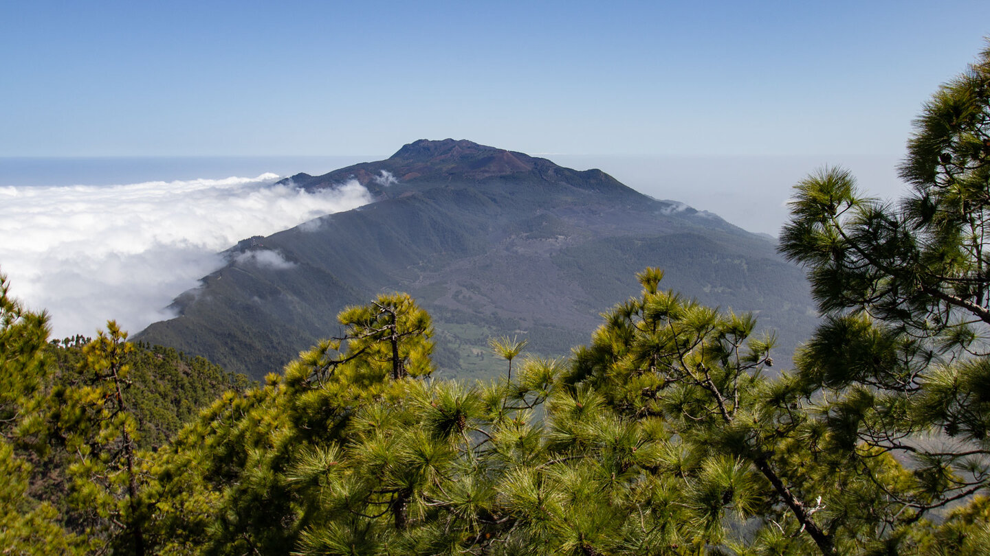 aufgestaute Wolken an der Cumbre Nueva