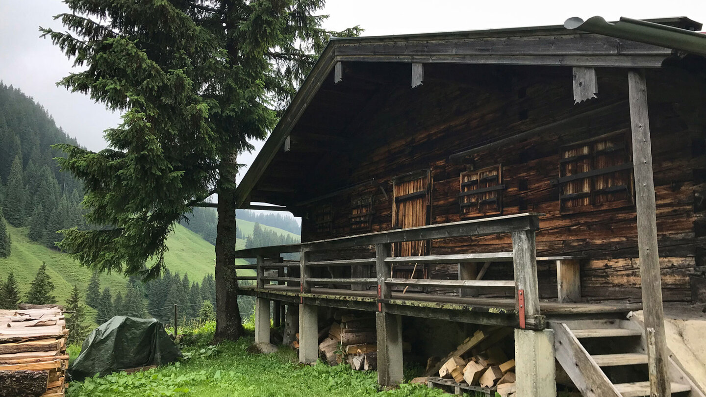 kleine Almhütte unterhalb des Stolzenberg