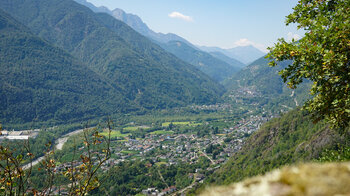 Panorama über das das Tal mit der Gemeinde Gemeinde Centovalli