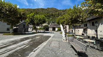 Piazza Don Gottardo Zurini in Tegna